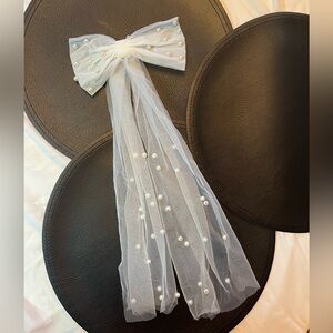 Elegant White Pearl-Embellished Hair Bow